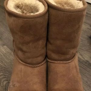 Classic chestnut ugg boots